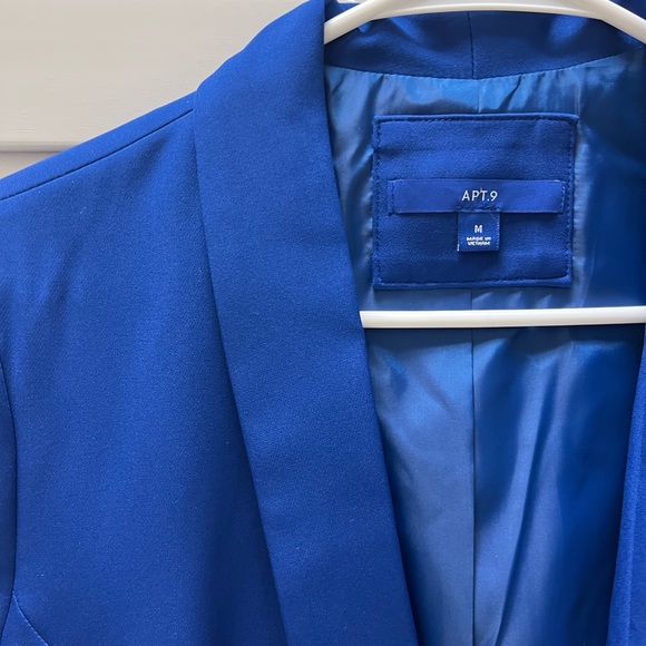 Woman’s Apt 9 Royal Blue Sport Jacket size medium - Picture 2 of 4